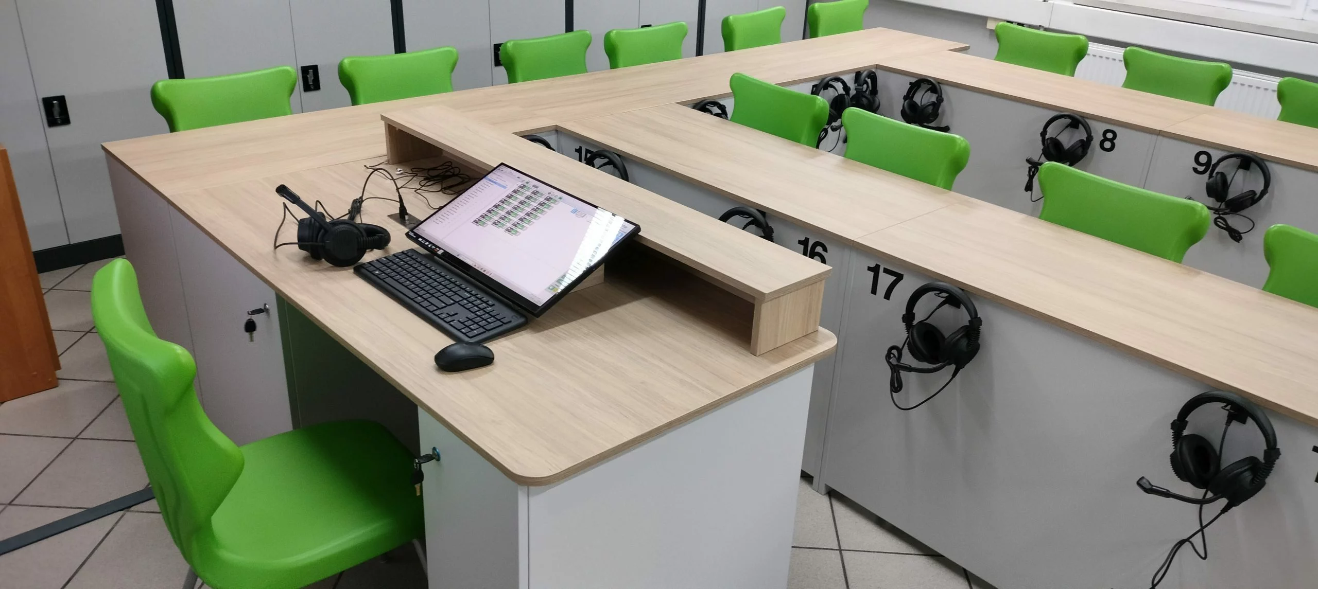 Pracownie językowe 2 Stanowiska uczniowskie