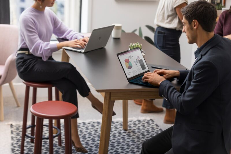HP EliteBook 860 G10 | i7-1355U | 16″ 2.8K OLED 120Hz | 16GB DDR5 | 512GB SSD | Iris Xe | Win 11 Pro | 3Y OnSite