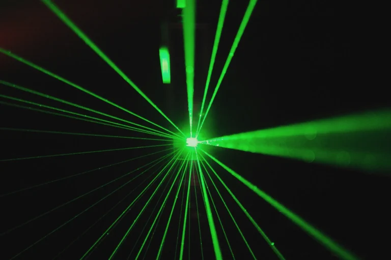 Strzelnica laserowa – jak działa, co wybrać, ile kosztuje? [2025 poradnik]