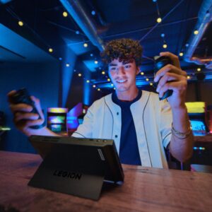 Lenovo Legion Go Ryzen Z1 Extreme | Handheld 8.8" WQXGA 144Hz | 512 GB SSD | Win11 | Shadow Black