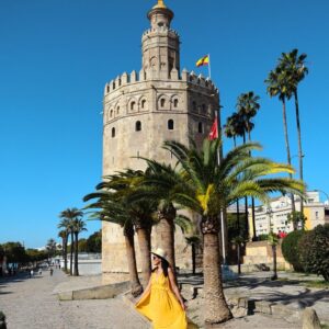 Canon EOS R10 | 24.2 MP | 4K UHD + RF-S 18-45mm IS STM