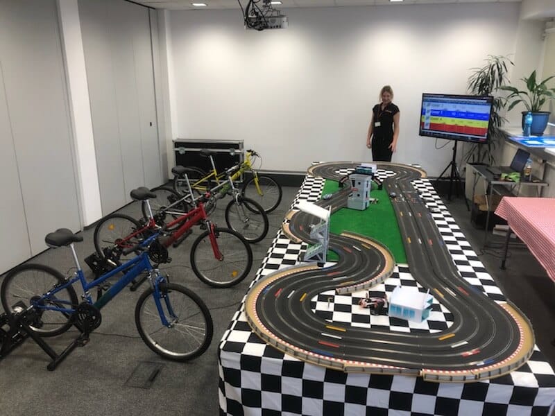 Tor samochodowy AVM4 zasilany rowerami